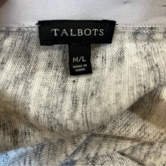 Talbots Gray Side Shoulder Snap Pullover Poncho Sweater Asymmetrical Hem Sz M/L - Picture 7 of 9